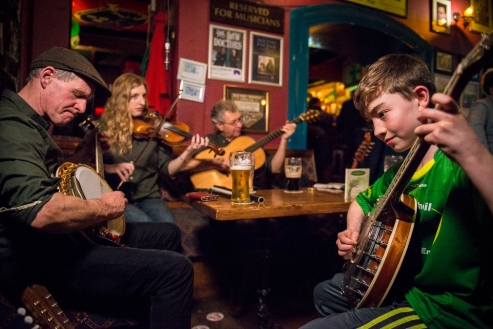 Pub culture experience in Irish pubs